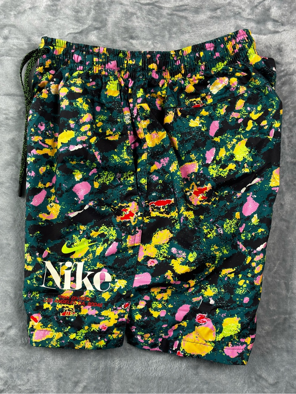 Nike Trek Division Woven Flow Shorts Size Small Mesh Lined Running Athleisure
